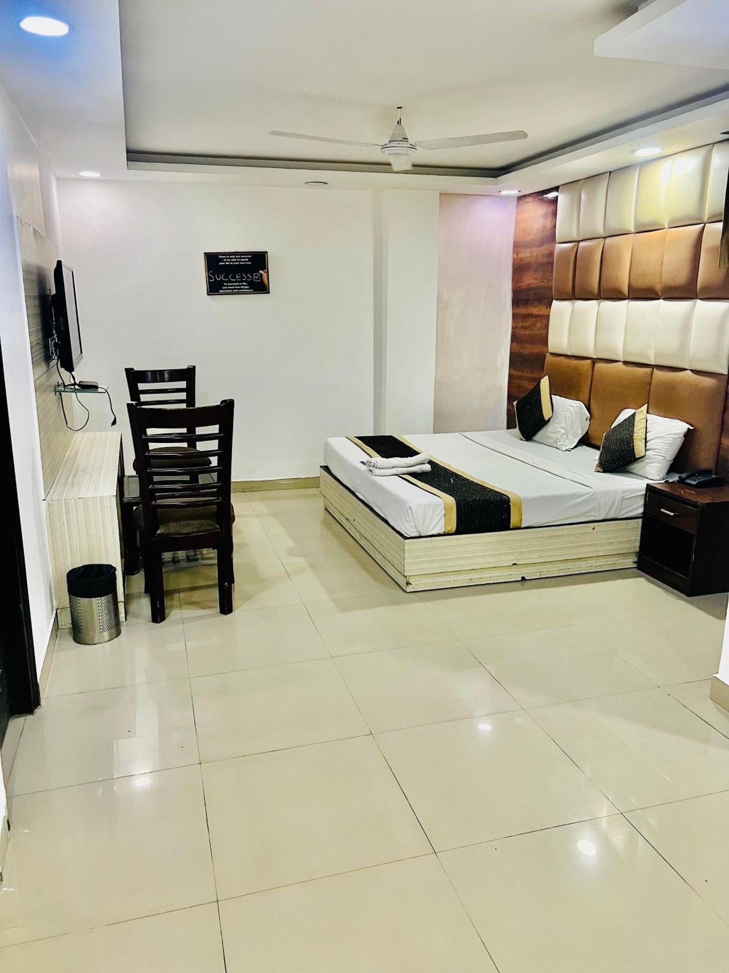 Hotel New Delhi Extérieur photo